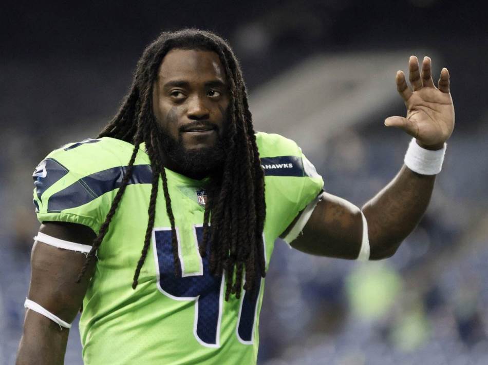 Американската НФЛ ѕвезда Алекс Колинс загина во сообраќајка