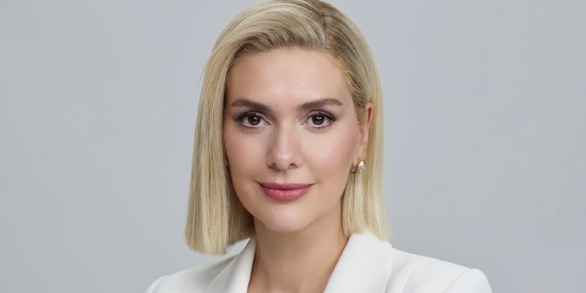 Бергузар Корел со нов имиџ за серијата „Јазол“ и се враќа на глумата