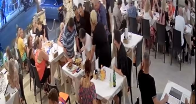 (Видео) Келнер на Закинтос спаси жена со Хајмлихов зафат