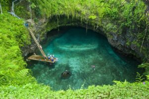 (Видео) Најубавиот природен базен на светот се наоѓа во Полинезија