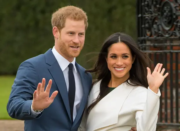 Кралското семејство и забраниле на Меган да пцуе во серијата „Suits“, тврди авторот Арон Корш