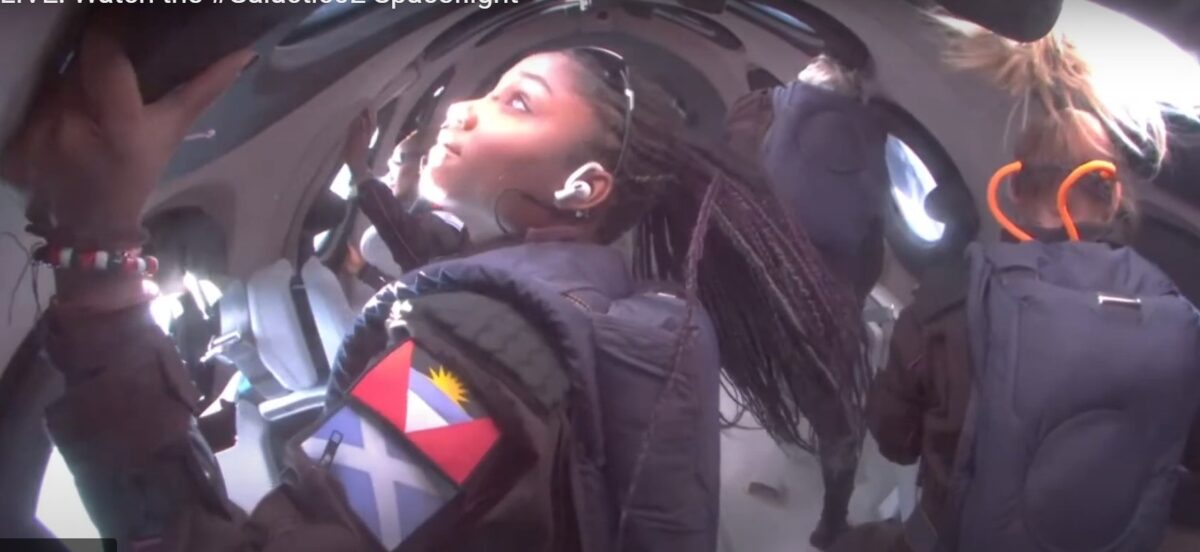 Мајка и ќерка првпат заедно отидоа во вселената со ракета на Вирџин Галактик