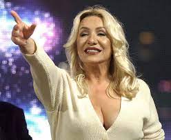 (Фото) Весна Змијанац со бајпас пееше во Бугарија, пејачката ослабена по операцијата