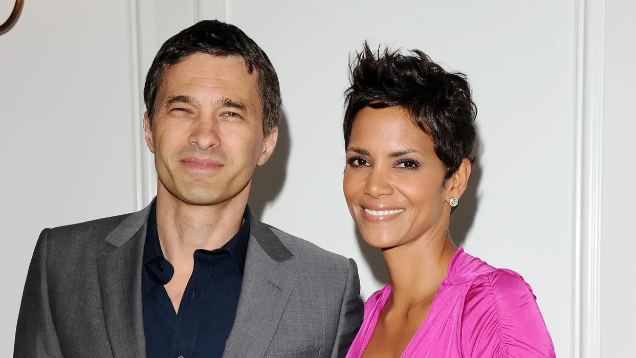 Хали Бери официјално се разведе од сопругот Оливие Мартинез со кој раскинаа пред осум години