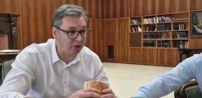 (Видео) Вучиќ со министрите доручкуваше паризер