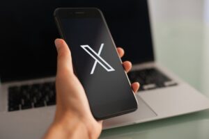 X ви овозможува да ограничите кој може да одговара на објавите