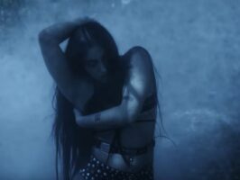 (Видео) Ќерката на Мадона гола и оддаде почит на својата славна мајка