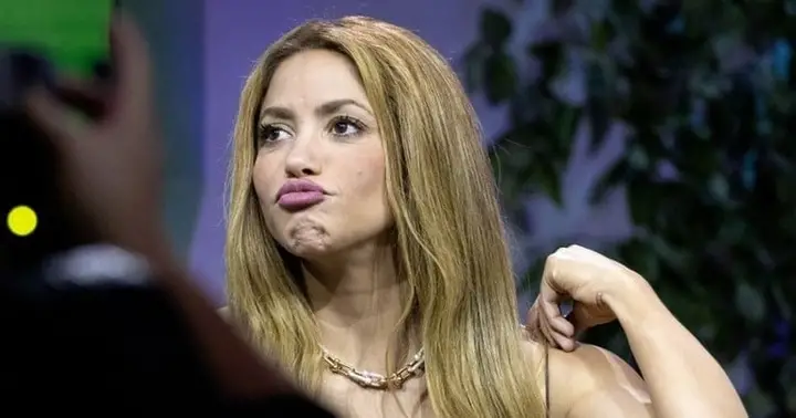 (Видео) Додека бегаше од фановите Шакира турна постара госпоѓа