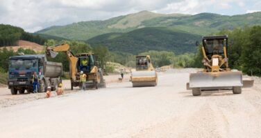Почна ревизијата за патот Кичево – Охрид, која може да доведе до раскинување на договорот со Кинезите