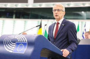 Бугарската блокада за Македонија предизвика жестока дискусија во Европскиот парламент, Денков се правда дека Бугарија не е виновна