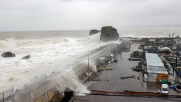 Во невремето во Турција загинаа 9 лица, меѓу кои и три деца, исчезнати се 11 морнари