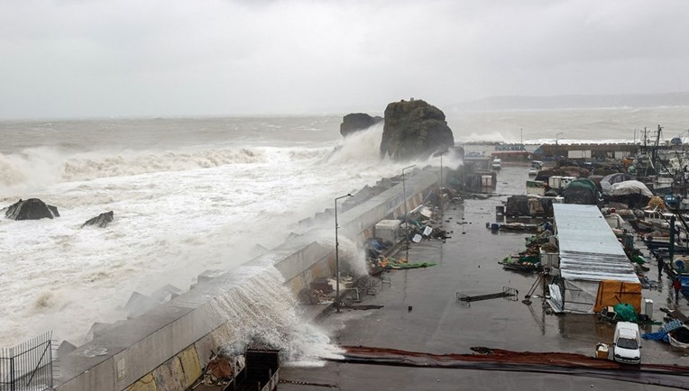 Во невремето во Турција загинаа 9 лица, меѓу кои и три деца, исчезнати се 11 морнари