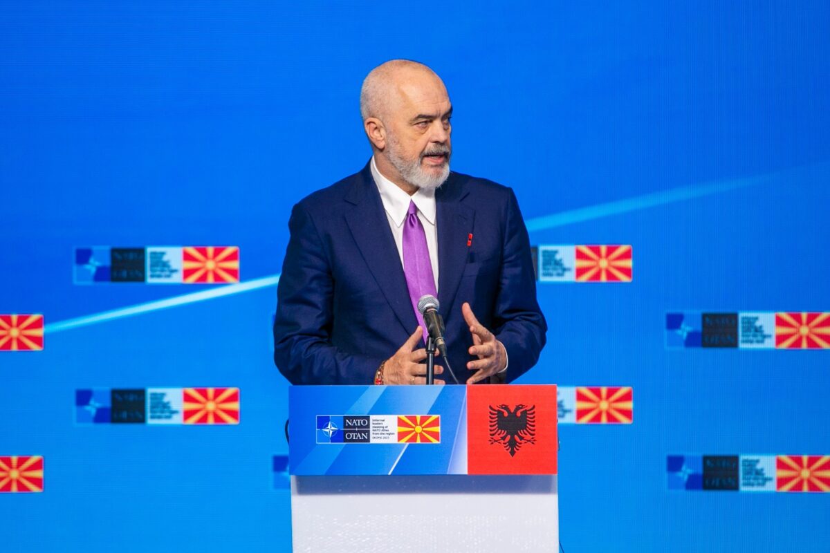 Границата меѓу Косово и Србија е без контрола, се шверцуваат оружје и дрога, НАТО да ги зголеми трупите, побара Еди Рама