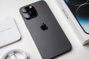 Дали знаете колку го чинат Apple деловите за најмоќниот iPhone 15?