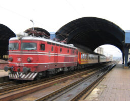 Коруноски: Владата на СДС го уништува железничкиот сообраќај, нема ремонт на домашните пруги, а не пак набавка на возови и вагони