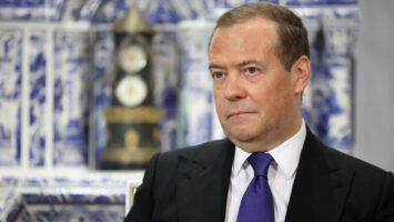Медведев: Доаѓа крајот, доаѓа време Америка да го остави режимот на Киев во заборав