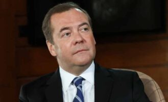 Медведев: Западот се обидува да ја попречи научната соработка на Русија со други земји
