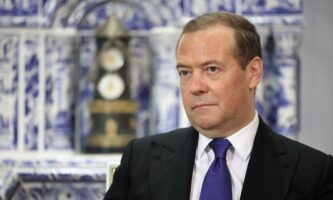 Медведев: Украина не е држава, а Зеленски не е претседател туку узурпатор