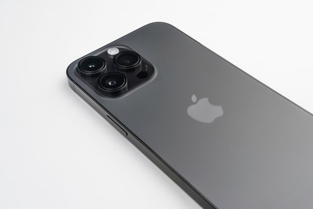 На iPhone конечно доаѓа поголема батерија