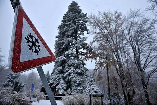 Најмногу снег паднал во Дебар, најстудено утринава на Попова Шапка