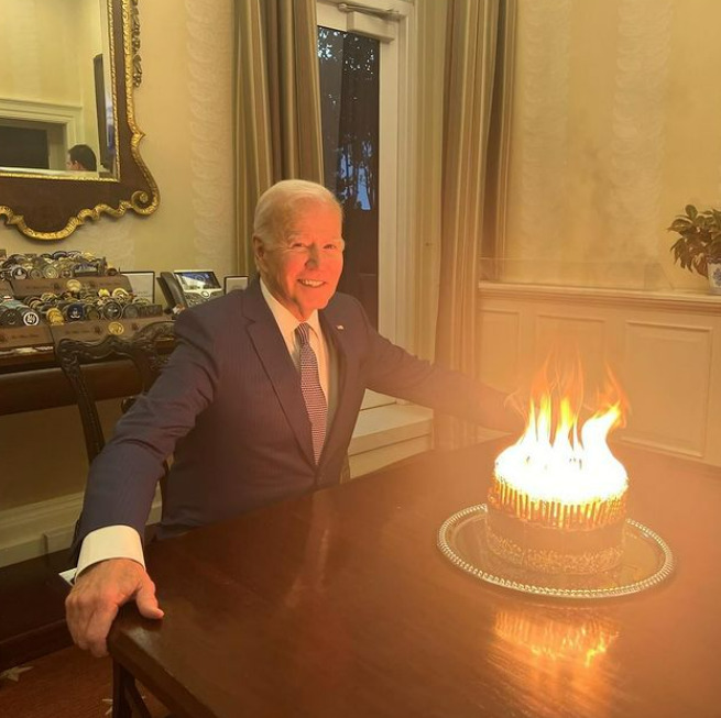 Несреќниот роденден на Џо Бајден: свеќите на тортата за малку ќе предизвикаа пожар