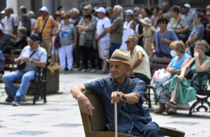 Пензионерите излегоа на протест за повисоки пензии