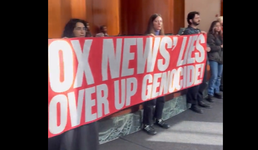 Протести во САД: Пропалестински поддржувачи блокираа мост и упаднаа кај зградата на „Фокс Њуз“, уапсени 50 лица