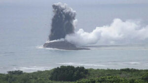 Светот доби нов остров: подводна вулканска ерупција создаде чудо во Јапонија
