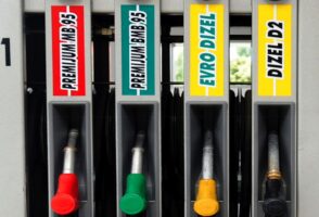Се намалуваат цените на горивата