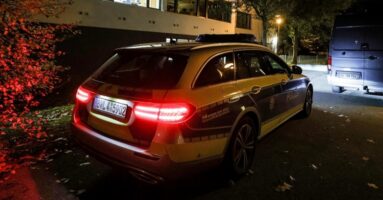 Тинејџери во Германија организирале проституција, подведувале пет девојчиња и едно момче