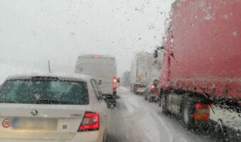 „Снегот паѓа толку силно што не се гледа прст пред око“ – Црна Гора во колапс