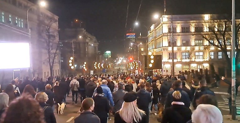 (Видео) Нов протест во Белград, се бара ослободување на уапсените демонстранти