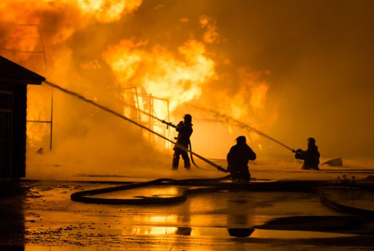 (Видео) Пожарот во Албанија излезе од контрола, на помош повикана  и војската