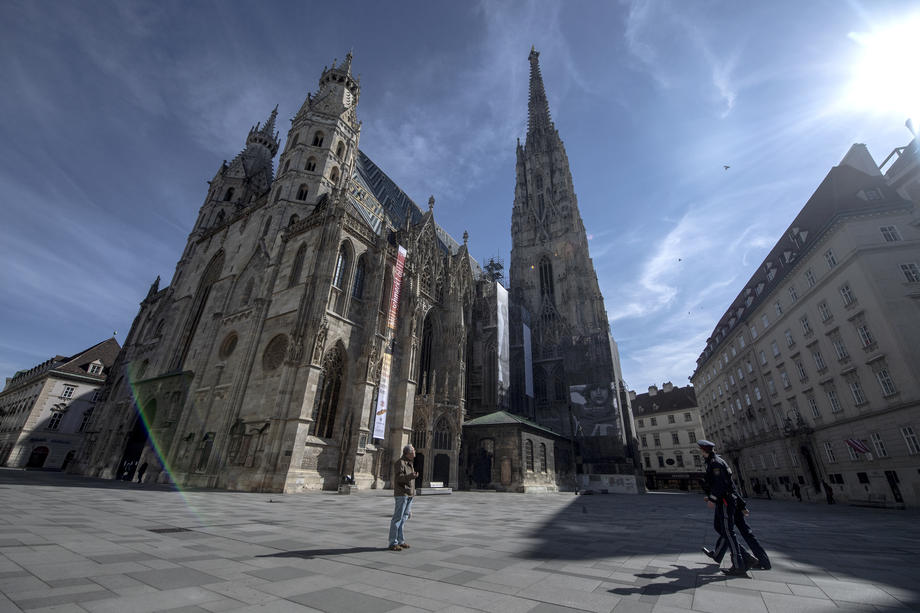 Во Австрија уапсени четири лица поради планирање исламистички напад врз цркви