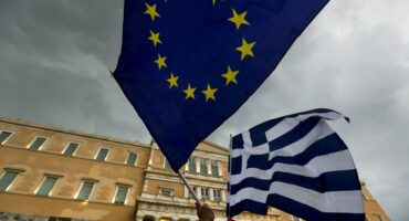 Грција не се откажува од легализацијата на истополовите бракови и покрај противењето на црквата