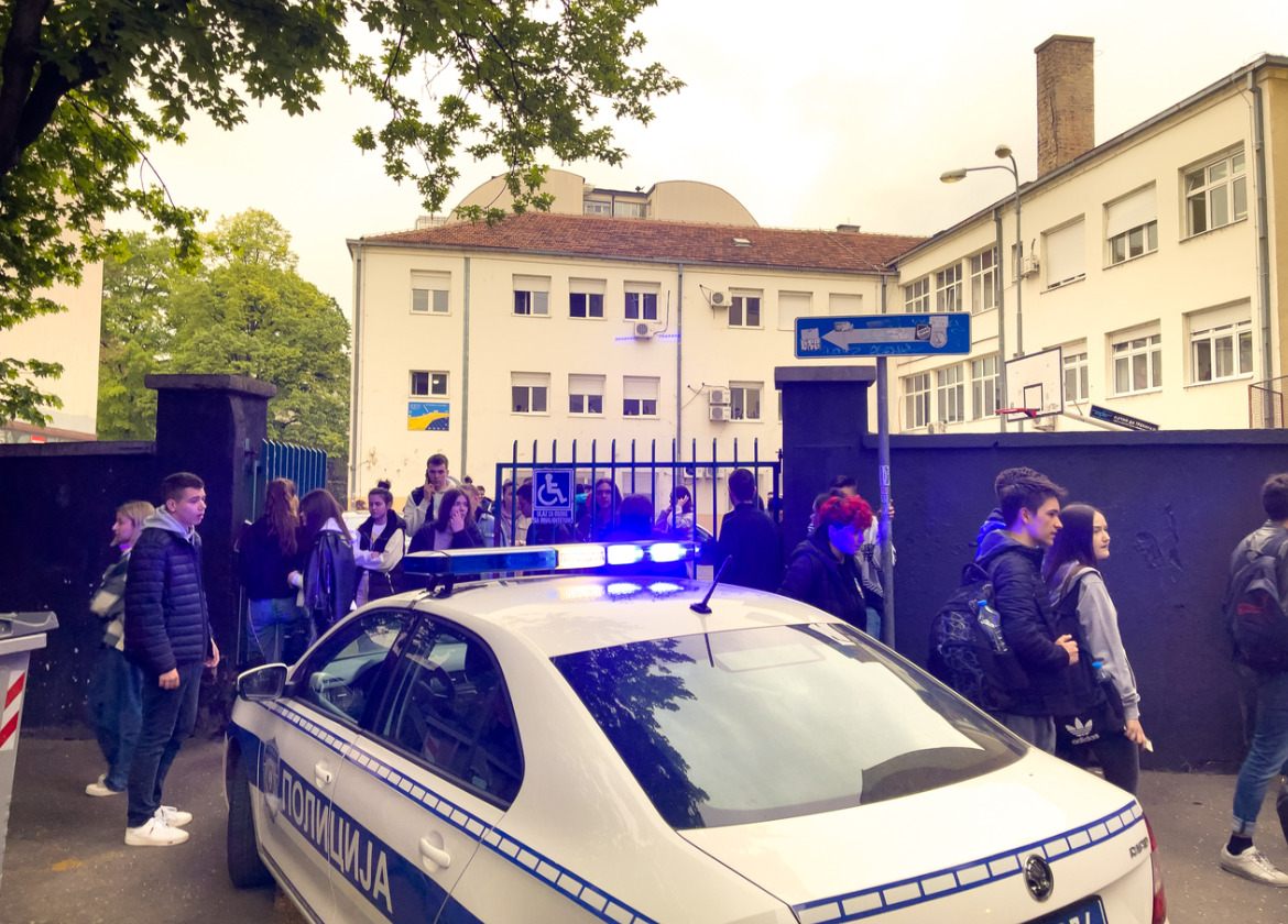 Дојави за бомби во неколку училишта, институции и градинки во Белград