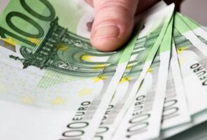 Италијанец случајно фрлил плик со пари кој бил подарок за Божиќ