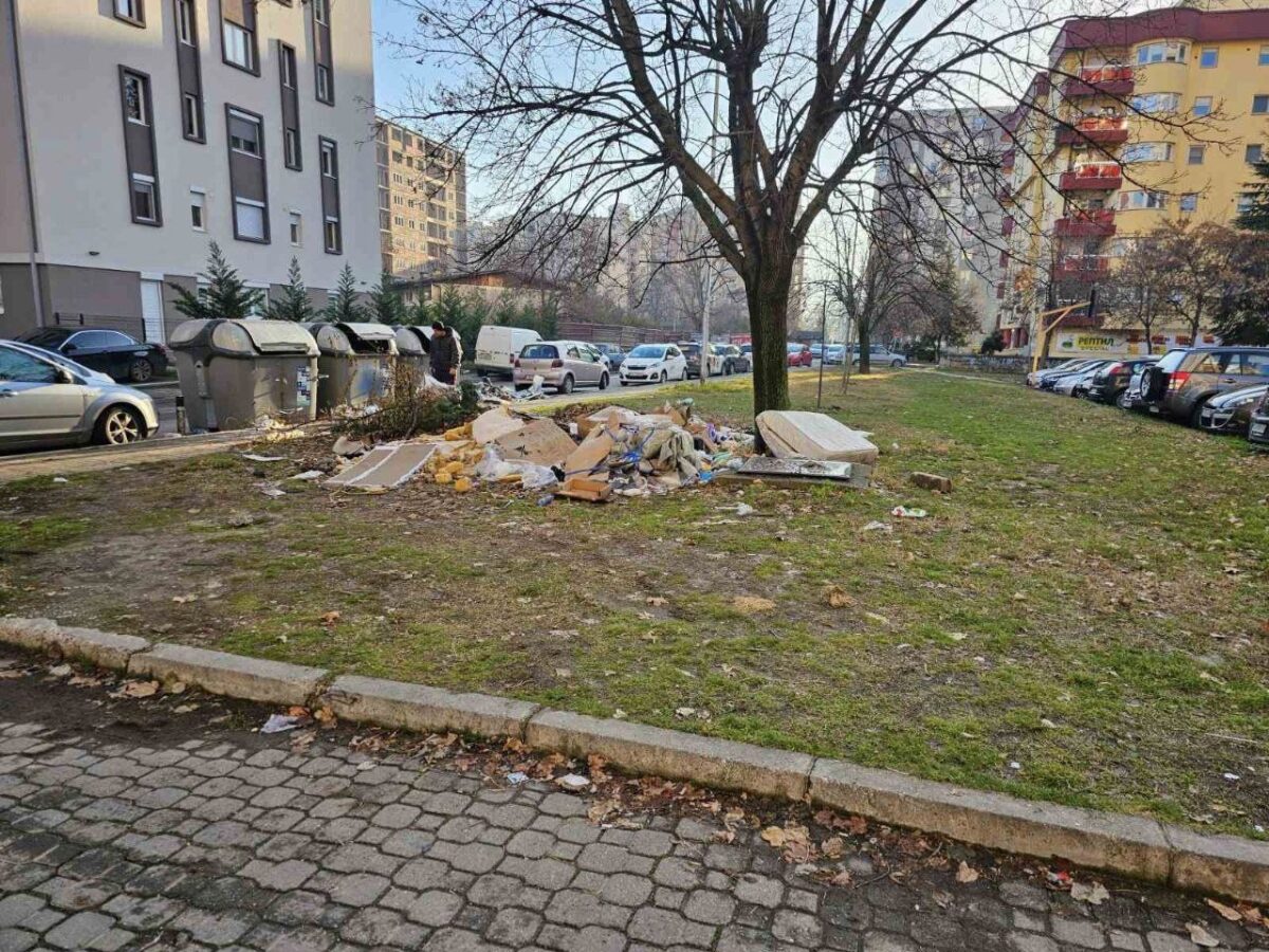 Левица:  Кога се треба да биде сјајно, нашата општина е накитена со маалски депонии, новогодишно украсување по теркот на Муцунски