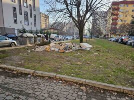 Левица: Кога се треба да биде сјајно, нашата општина е накитена со маалски депонии, новогодишно украсување по теркот на Муцунски