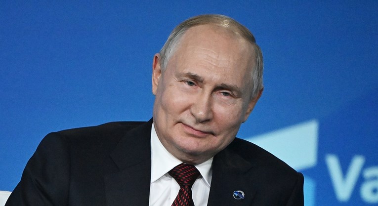 Путин: Русија не се затвора кон Америка и Европа и време е тие да престанат да се глупираат