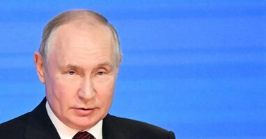 Путин го потпиша законот: На земјите од ЕУ повторно им се наплаќаат визите