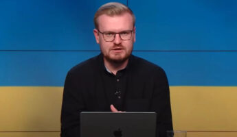 Украински новинар одлучи да не се враќа дома откако известуваше од самитот во Брисел
