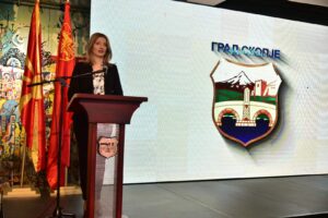 „Поради нерационалноста на Арсовска ќе се исплатат 1,5 милиони евра долг кон приватните превозници и непотребни 1,5 милиони денари камати и судски трошоци“, велат ВМРО-ДПМНЕ