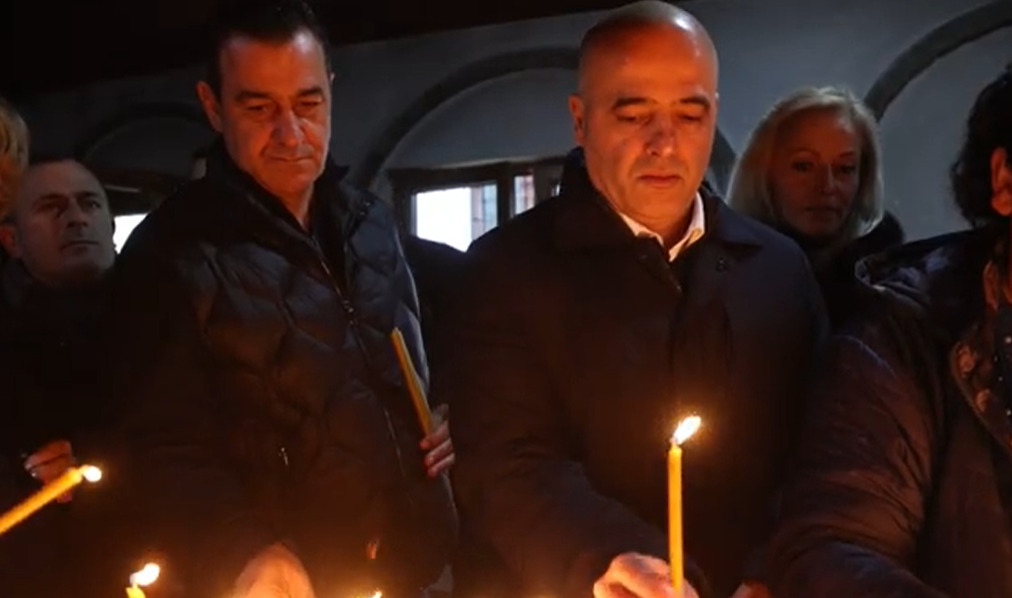 (Видео) Ковачевски за Божиќ во храмот „Св. вмч. Ѓорѓи“ во Охрид