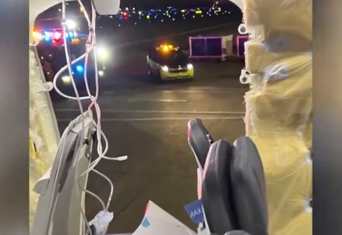 (Видео) Прозорец на авион падна за време на лет во Орегон, имало 170 патници