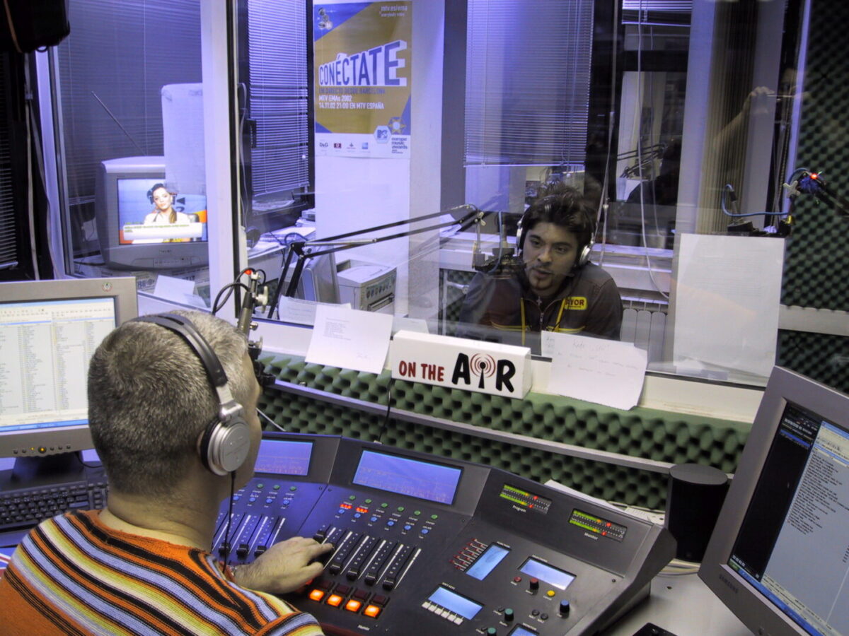 (Видео) „Kажу да време лечи све“, со помош на АИ технологија нова песна на Тоше Проески