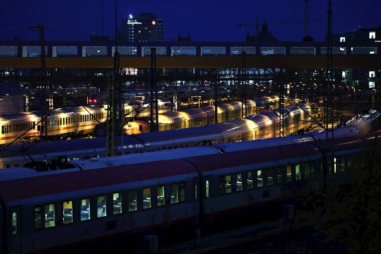 Во Германија започнува голем тридневен штрајк, се заканува колапс