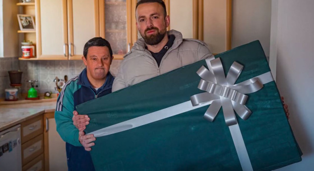 Го фати крстот на Водици во Крива Паланка па поклонот го донираше на лице со Даунов синдром