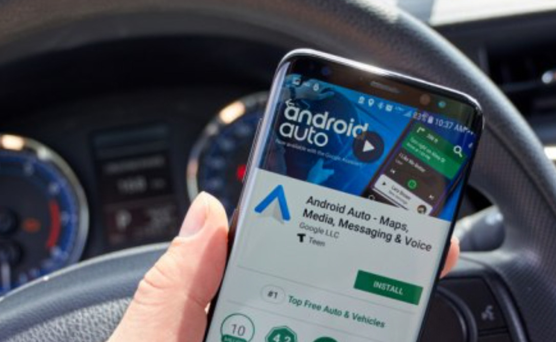 Една година по објавувањето, Android Auto конечно ја добива долгоочекуваната апликација