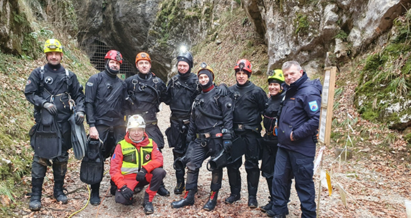 Крај на повеќедневната драма во Словенија – петмина евакуирани од пештерата